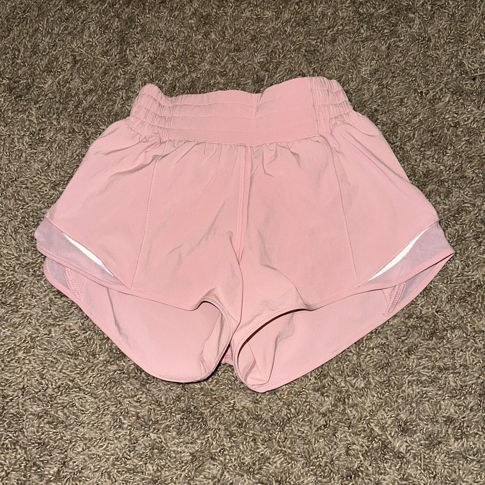 Women's Lululemon Pink Haze Hotty Hot 2.5" Shorts NEVER WORN*